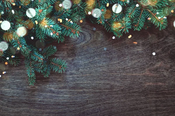 Jul bakgrund med gränsen för fluffiga gröna gran grenar på — Stockfoto