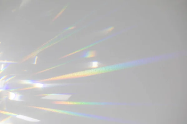 Sombra diagonal e raios de luz em uma parede branca — Fotografia de Stock