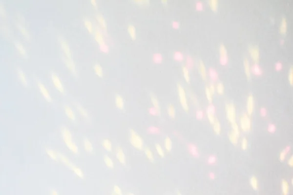 写真やモックアップのためのぼやけたオーバーレイエフェクト 有機的なドロップ斜めの影と白い壁に光の線で壁のテクスチャ 自然光の影響の影 — ストック写真