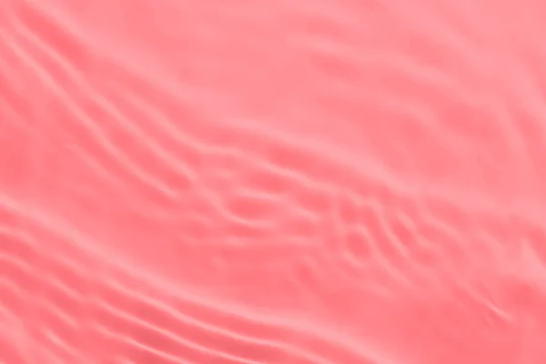 Zbliżenie Różowej Przezroczystej Spokojnej Powierzchni Wody Rozpryskami Bąbelkami Modne Abstrakcyjne — Zdjęcie stockowe