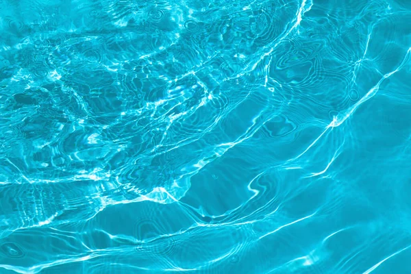 Cor azul de hortelã textura transparente da superfície da água — Fotografia de Stock