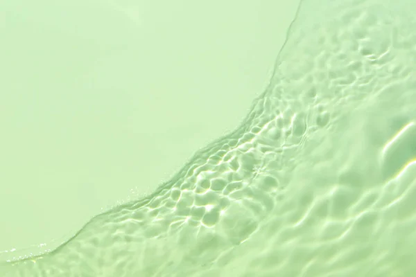 绿色透明清澈的水面纹理夏季背景 — 图库照片