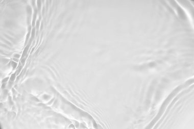 Doymuş şeffaf berrak durgun su yüzeyi dokusu 