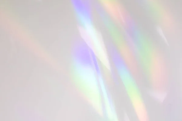 Tekstur cahaya pantulan pelangi kabur pada dinding putih — Stok Foto