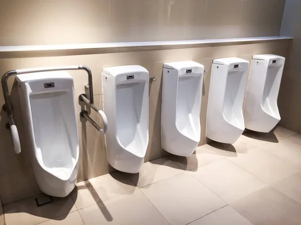 Urinal Toilet Latar Belakang Adegan Interior — Stok Foto