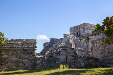 Antik şehir, Tulum Meksika okyanus kıyısında. Yatay olarak.
