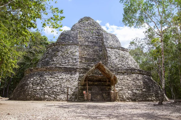 Antiga Cidade Koba Selva Tropical Yucatan Horizontalmente — Fotografia de Stock