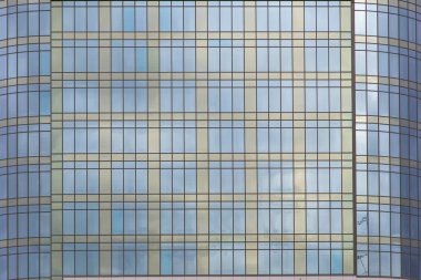   Bir cam modern şehir bina cephe. Vertically.Horizontally.