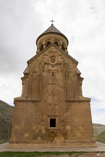 Noravank Manastır Kilisesi (1339), Vayots Dzor bölgesi, Ermenistan. Yatay. Dikey.