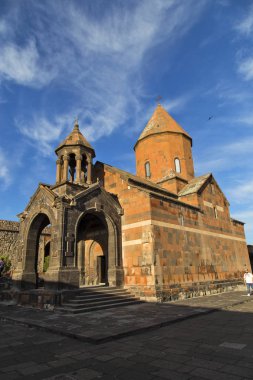 Ermeni Manastırı Khor Virap gün batımında. Yatay. Dikey.
