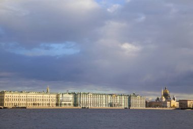 St. Petersburg, Peter ve Paul kalesinden şehir manzarası. Yatay.