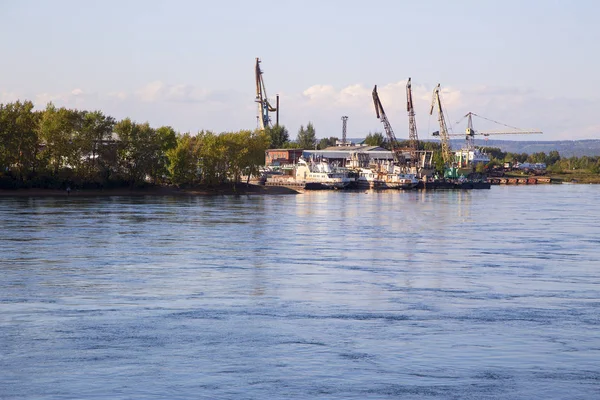 Hafenladekräne Auf Der Seebrücke Fluss Horizontal — Stockfoto