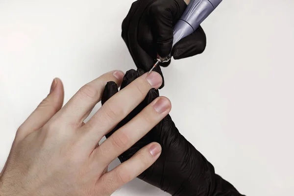 Man Aan Procedures Manicure Salon Spa Manicuring Meester Processen Nagels — Stockfoto