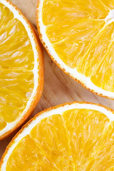 Yiyecek arka planı düzdü. Arka plan ya da kapak için birkaç narenciye dilimi. Metin için bir arkaplanı olan meyve arkaplanı, uygun durum kartı şablonu. Metnin veya resmin için boşluk olarak kullanılabilir.