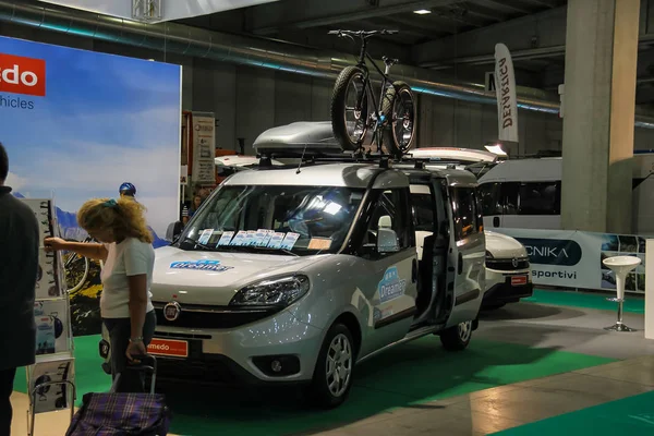 Parma Italy September 2016 People Looking Auto Annual Exhibition Camper — Stock Photo, Image