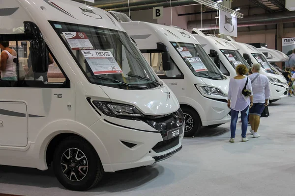 Parma Itálie Září 2016 Lidé Při Pohledu Auto Každoroční Výstavy — Stock fotografie