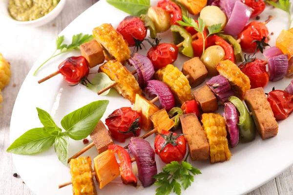 Foto Cerca Verduras Asadas Hierbas Plato — Foto de Stock