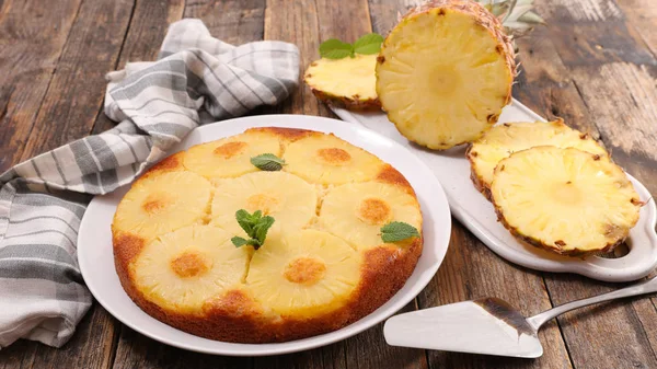 Fresh Homemade Pineapple Cake — Stock Photo, Image