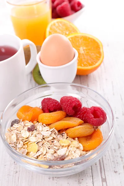 Gesundes Komplettes Frühstück Auf Dem Tisch — Stockfoto