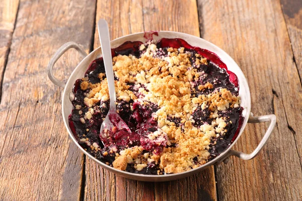 Berry Fruit Crumble Table — Stock Photo, Image