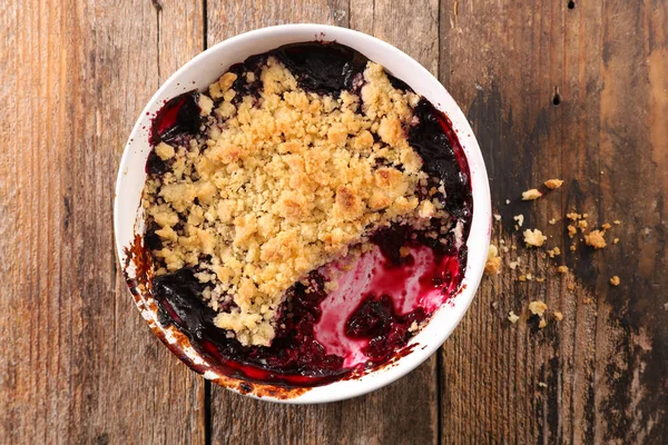 Delicious Berry Crumble Table — Stock Photo, Image