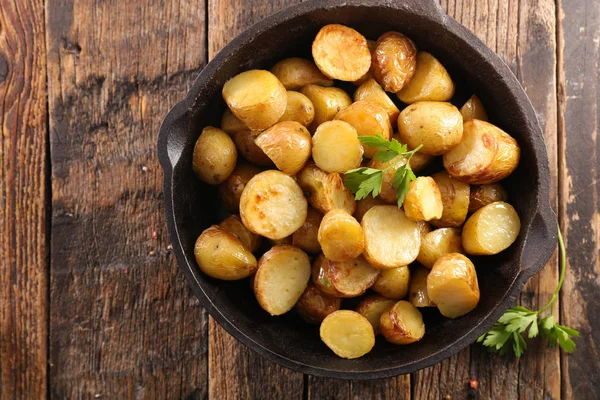 Batatas Assadas Com Ervas — Fotografia de Stock