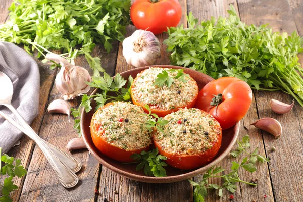 Tomates Avec Garniture Sur Assiette — Photo