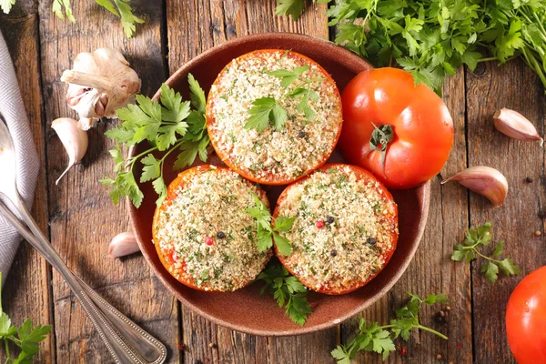 Tomates Avec Garniture Sur Assiette — Photo