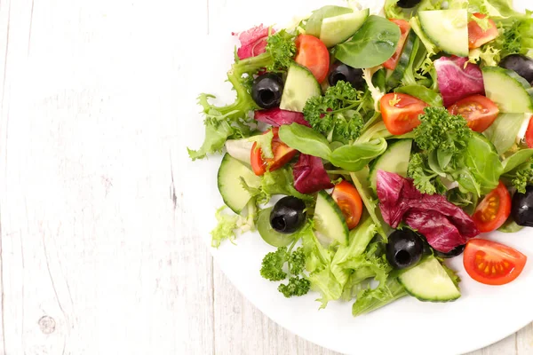Kom Van Plantaardige Salade Houten Tafel — Stockfoto