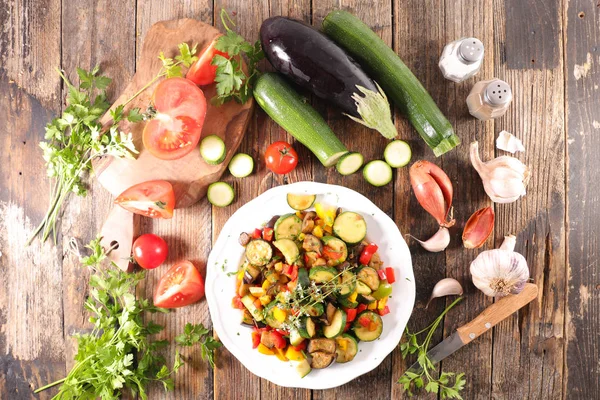 Matlagning Hemlagad Ratatouille Träbord — Stockfoto