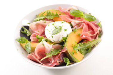 kavun, mozzarella ve prosciutto jambon salata