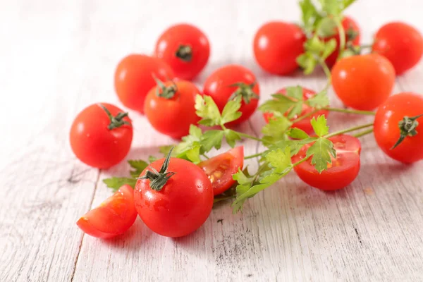 Deliciosos Tomates Cherry Sobre Mesa Madera — Foto de Stock