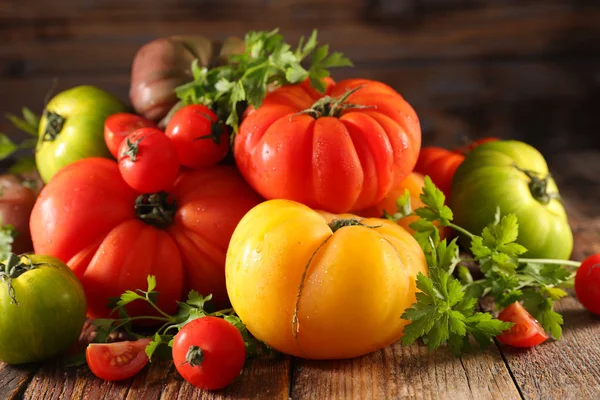 Olika Slags Tomater Träbord — Stockfoto