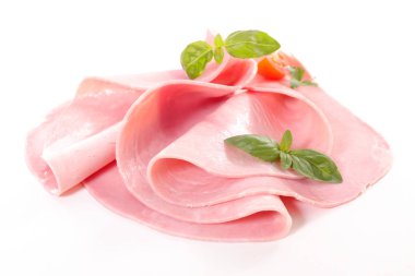 taze jambon dilimleri üzerinde beyaz izole