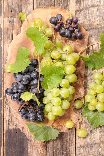 Zielone Czarne Winogrona — Zdjęcie stockowe