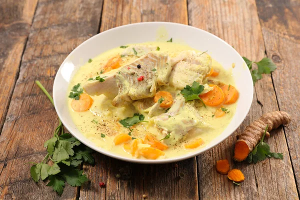 Guisado Peixe Com Creme Cenouras — Fotografia de Stock