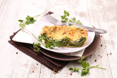 krema ve ıspanak lazanya