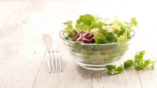 Tazón Ensalada Fresca Mesa —  Fotos de Stock