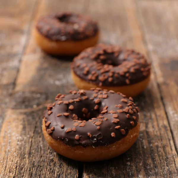 Donuts Chocolate Fundo Madeira — Fotografia de Stock