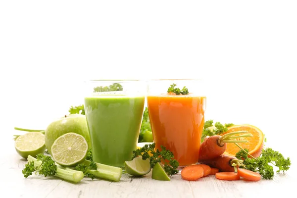 Jus Sayuran Smoothie Pada Latar Belakang Kayu — Stok Foto