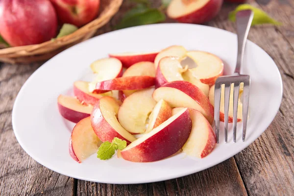 Teuflischer Pfirsichsalat Auf Hölzernem Hintergrund — Stockfoto