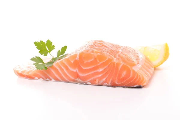 生鮭とレモン — ストック写真