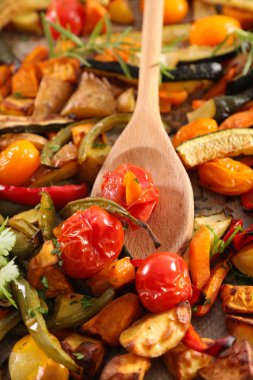 Fırında kızartma sebze yakın çekim yukarı