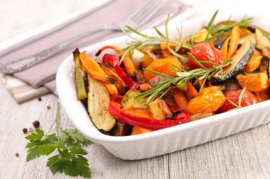 yakın atış kavrulmuş sebze ve biberiye