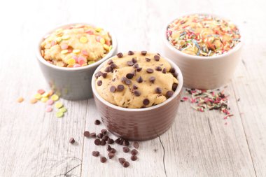 atış çiğ hamur çerezleri kapatmak