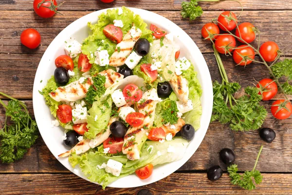 Yakın Çekim Fotoğraf Beyaz Plaka Karışık Sebze Salatası — Stok fotoğraf