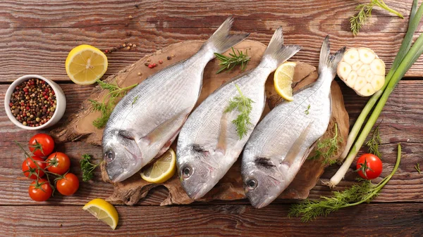 Raw Dorado Fish Spices — Stock Photo, Image