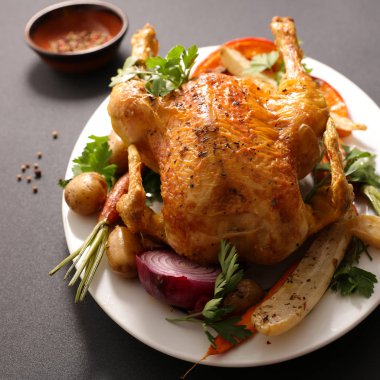 kızarmış tavuk ve sebze arka plan üzerinde