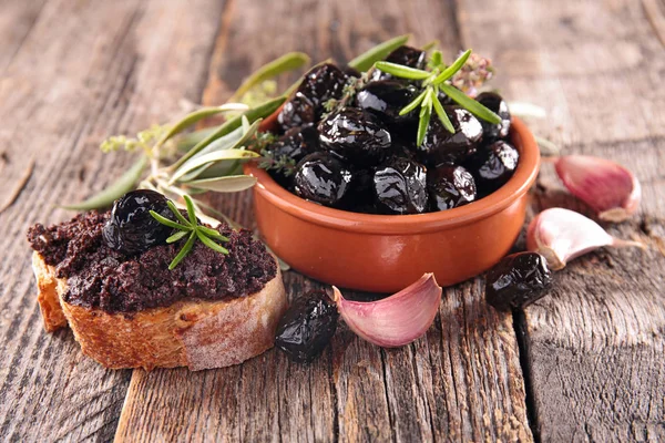 Aceituna Negra Tapenade Servidos Sobre Mesa Madera — Foto de Stock