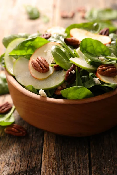 Špenátový Salát Jablky Ořechy — Stock fotografie
